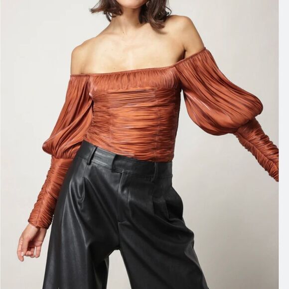 New Line & Dot (Revolve) Danielle Top
in Toffee size S  NWOT never worn before - Picture 1 of 11